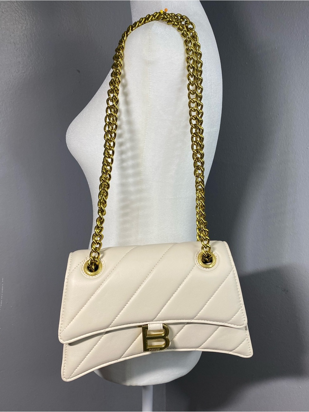 Hourglass Cream Quilted Gold Chain-Strap Shoulder Bag